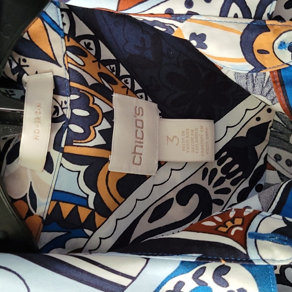 Chico's(3)=16/XL. Blue Paisley No-Iron Shirt. - Picture 4 of 12